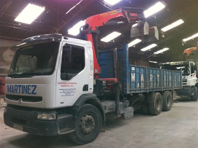 Transporte a obra con camiones grúa