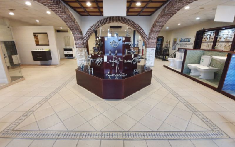 Tienda con expositores de azulejos