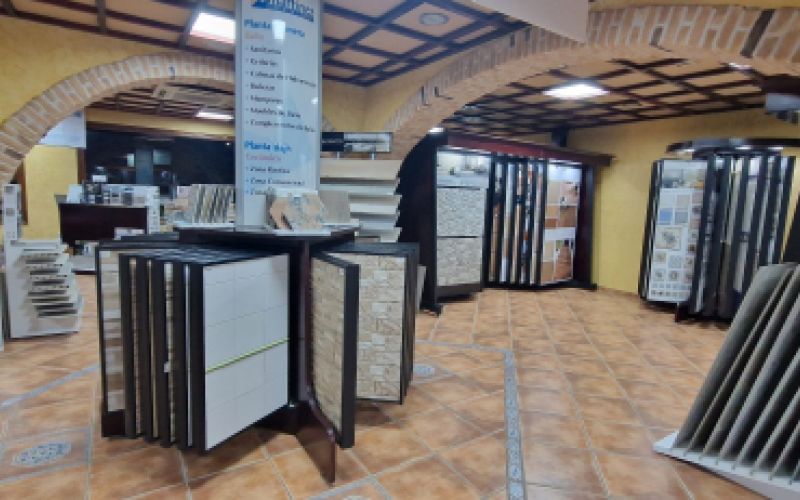 Azulejos y porcelánicos en stock
